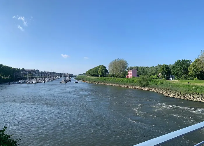 Nyaraló Joy Bourseville